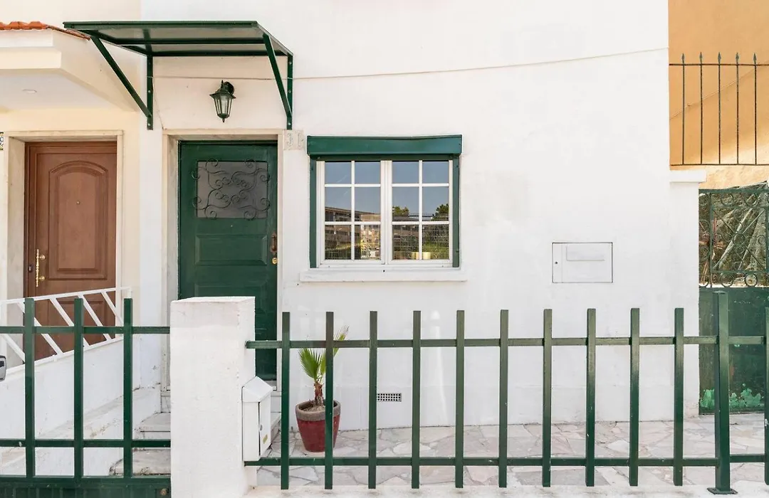 Lisbon Garden Stays, With Bbq, Easy Parking Near Tejo, Fast Access To Alfama & Downtown-1